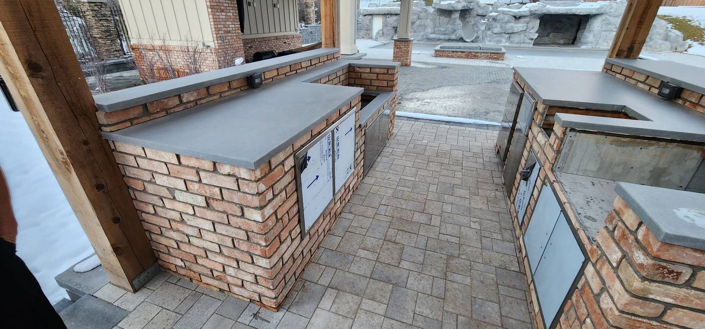 After: L-shaped outdoor kitchen