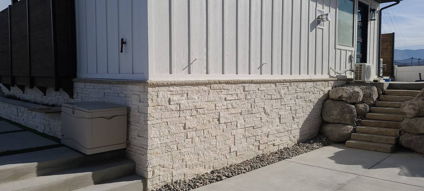 Stone wainscot corner detail