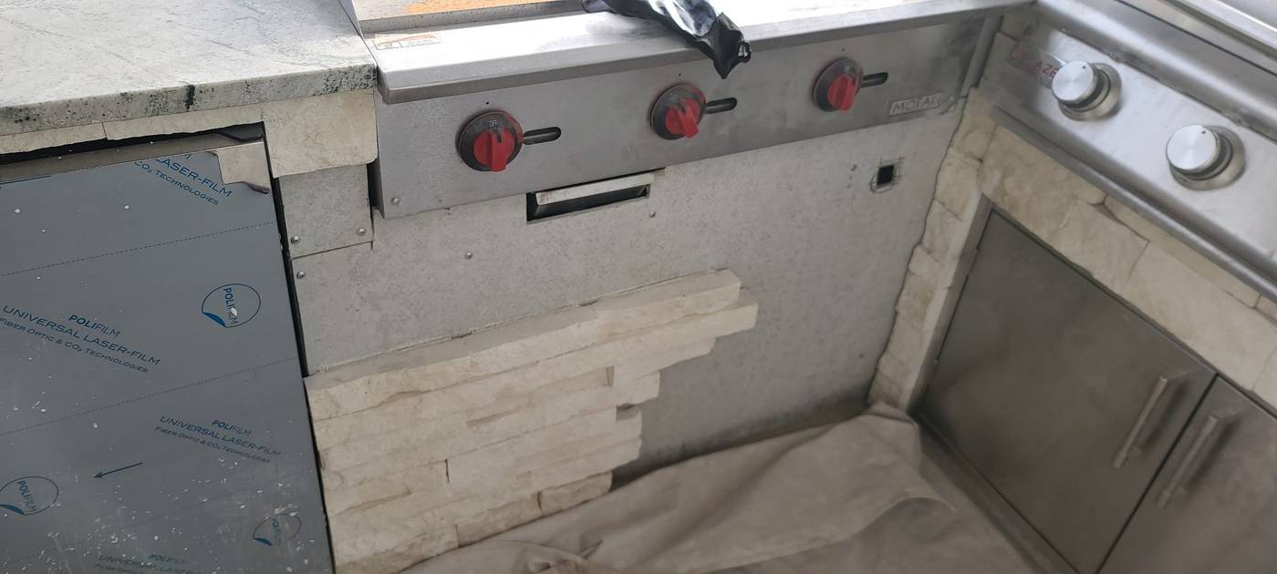 Built-in griddle detail